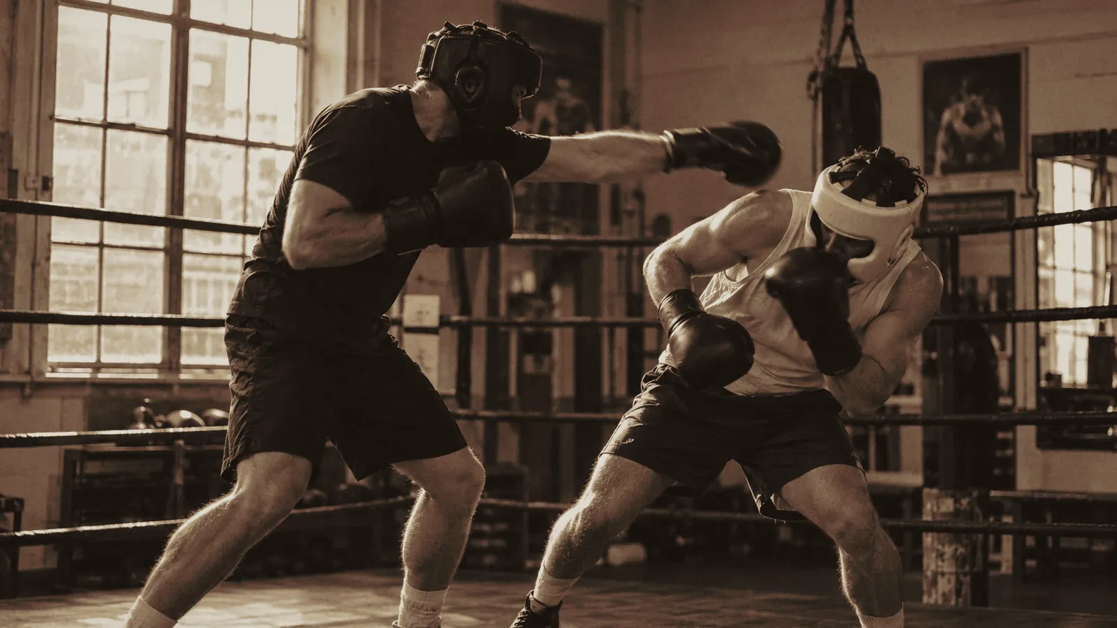 Box-Sparring mit Kopfschutz (Symbolbild).